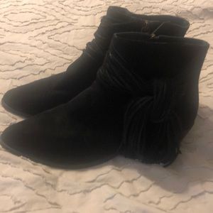 New schutz black bootie
